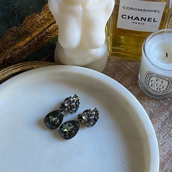 Vintage rhinestone clip on earrings Estate Jewelry - Picture 10 of 15